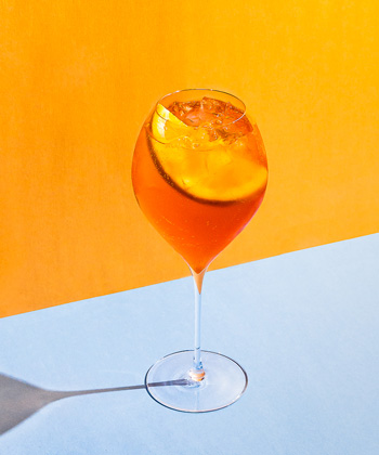 The Aperol Spritz is one of the best après ski cocktails. 