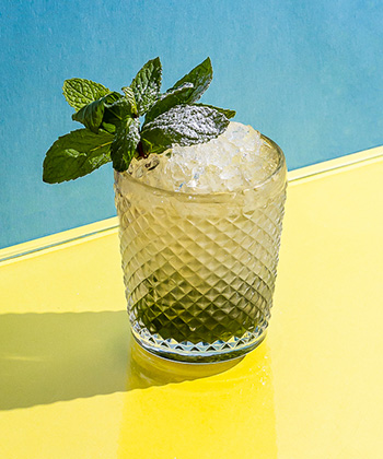 The Mint Julep is one of the most essential and popular whiskey cocktails from 2023. 
