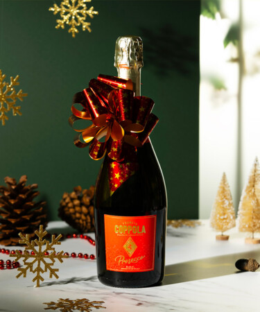 Holiday Traditions Get a Sparkly Makeover Thanks to Diamond Collection Prosecco [Infographic]