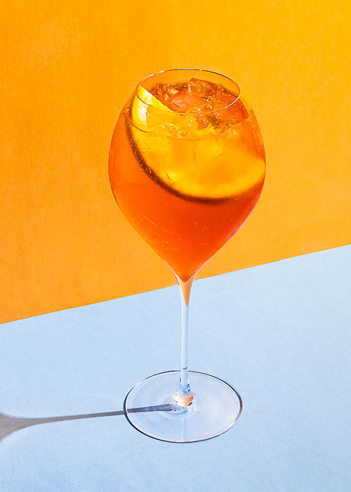 The Aperol Spritz is one of the best sparkling water cocktails. 