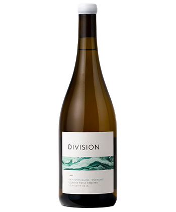 Division Winemaking Company ‘Environs’ Sauvignon Blanc 2021 is one of the best Sauvignon Blancs for 2024. 