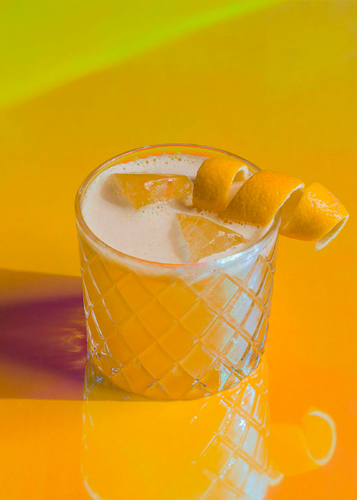 The Gold Rush is one of the best bourbon cocktails for spring. 