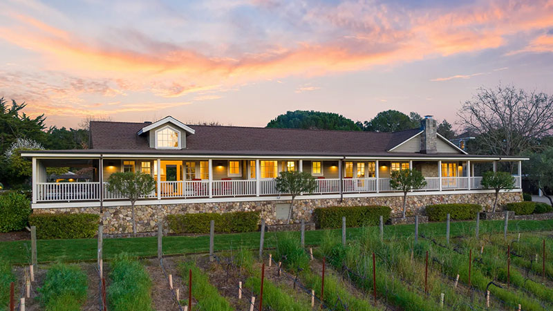 A house in Sonoma with a Syrah vineyard currently on the market for $9.4 million.