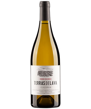 Ilha do Pico ‘Terras de Lava’ Açores 2020 is one of the best white wines from Portugal. 