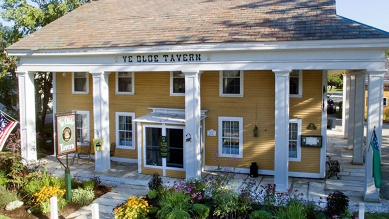 The Oldest Bar in Vermont is Ye Olde Tavern (1790)