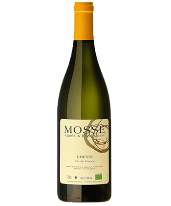 La Famille Mosse Chenin Blanc 2022 is one of the best French wines to drink during the Olympics. 