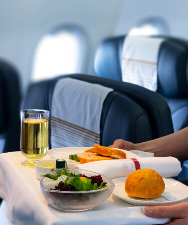 How to Get the Best In-Air Meal Service, According to a Flight Attendant