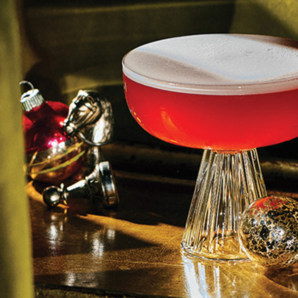 magicプレートカクテルローズヒップパリー Mary Pickford (a.k.a. Mary's Daiquiri) | VinePair