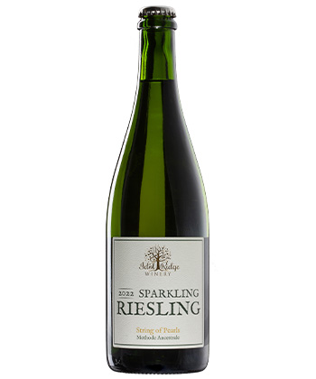 Idol Ridge Winery Sparkling Riesling ‘String of Pearls’ 2022 is one of the best sparkling wines for 2024. 