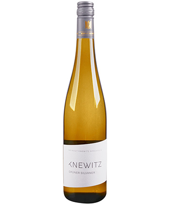 Knewitz Grüner Silvaner Trocken 2023 is one of the best wines for summer, according to wine pros. 