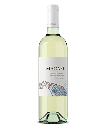 Macari Vineyards Katherine's Field Sauvignon Blanc 2022 is one of the best American wines to drink on the 4th of July. 