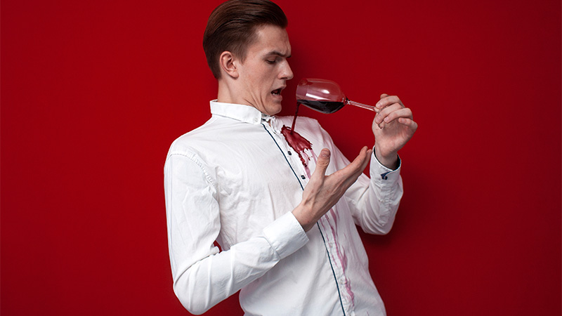 Spilling wine in Italy is bad luck, but not if you dab some of the spilled wine behind your ears. Check out the rest of the world's most interesting drinking customs here!