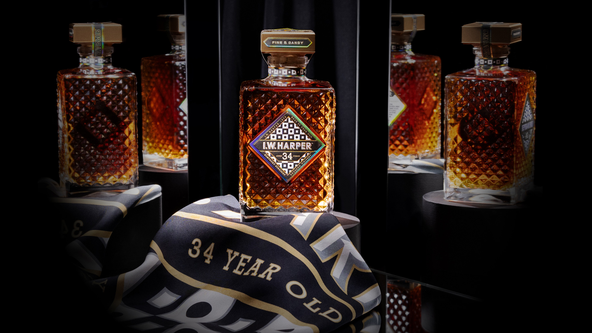 "Whirling Log & Yeis"　ネィティブアメリカン　ナバホ族　砂絵　額装　インディアン　Navajo　インテリア I.W. Harper Unveils A Rare 34-Year-Old Kentucky Straight Bourbon