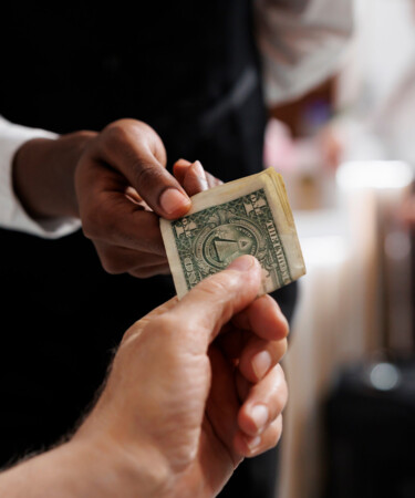 This Chart Reveals the Jobs That Pull in the Most Tips [Infographic]