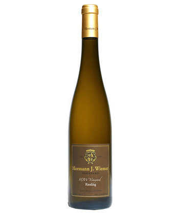 Hermann J. Wiemer HJW Vineyard Riesling 2022 is one of the best Thanksgiving wines for 2025.