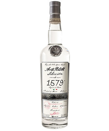 ArteNOM 1579 Blanco Clásico is one of the best tequilas to gift in 2025.