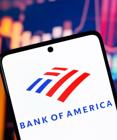 Bank of America Report: Alcohol Sales at Bars Trend Upward, While At-Home Drinking Slides