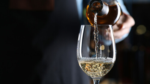 We Asked 17 Sommeliers: Which White Wine Offers the Best Bang for Your Buck? (2026)