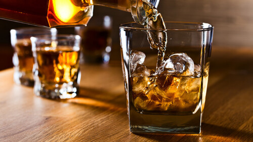 We Asked 15 Bartenders: What’s the Best Whiskey for Beginners? (2026)