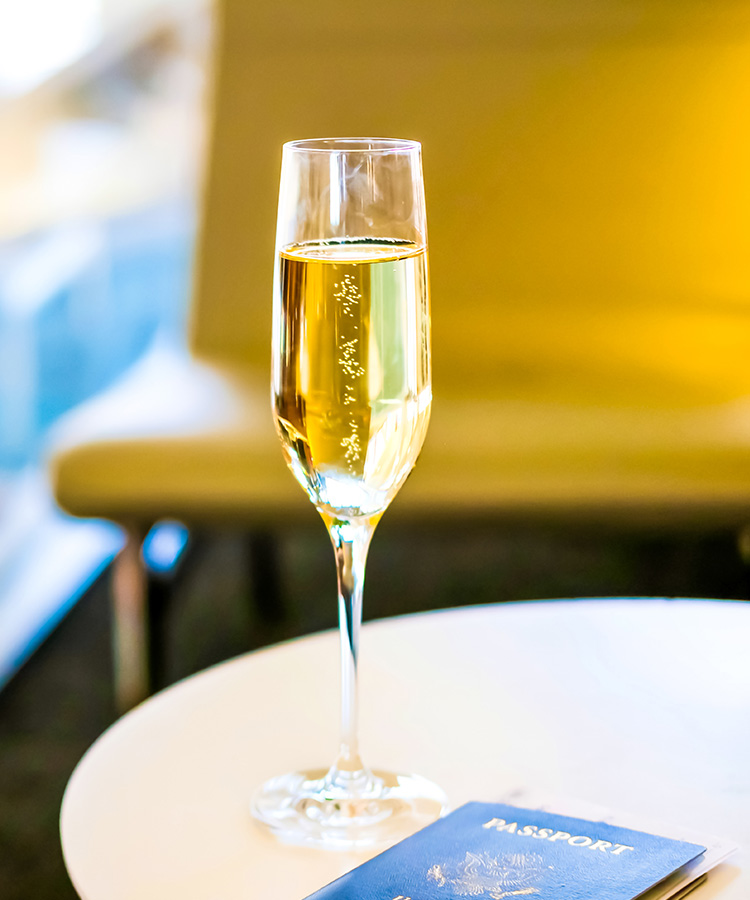 We Asked 16 Bartenders: What’s Your Go-To Airport Bar Order?