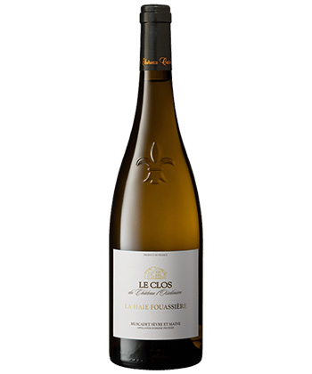 Maison Chéreau Carré Le Clos du Château L'Oiselinière La Haye Fouassière 2015 is one of the best cru Muscadets from the Loire Valley.